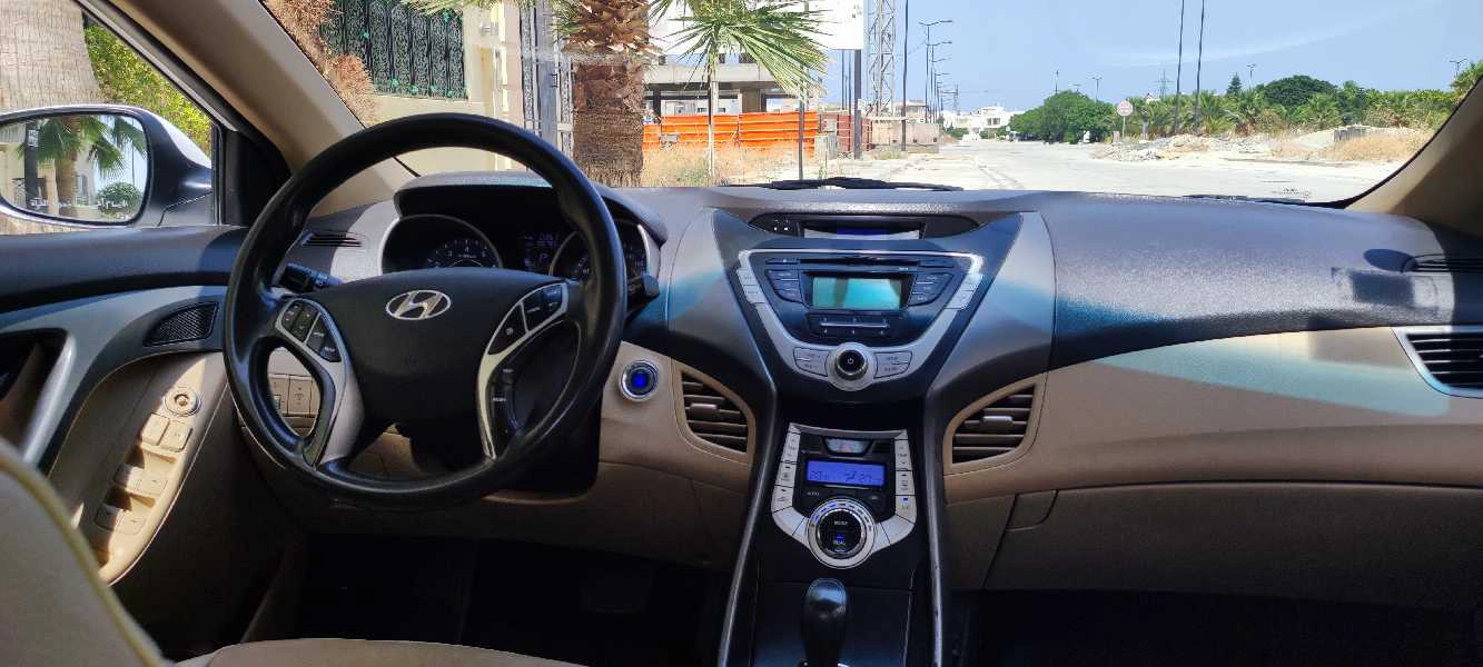 Hyundai Elantra automatique