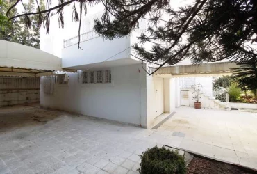 Villa de 500 m² sur un terrain de 626 m² à El Menzah 6.